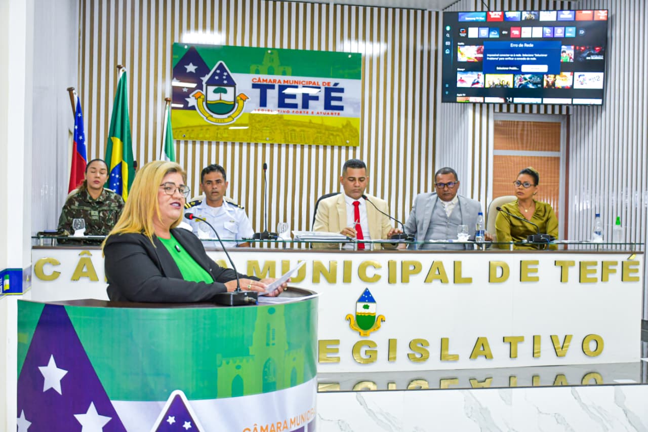 Câmara de Tefé celebra profissionais da assistência social em sessão marcada por homenagens.