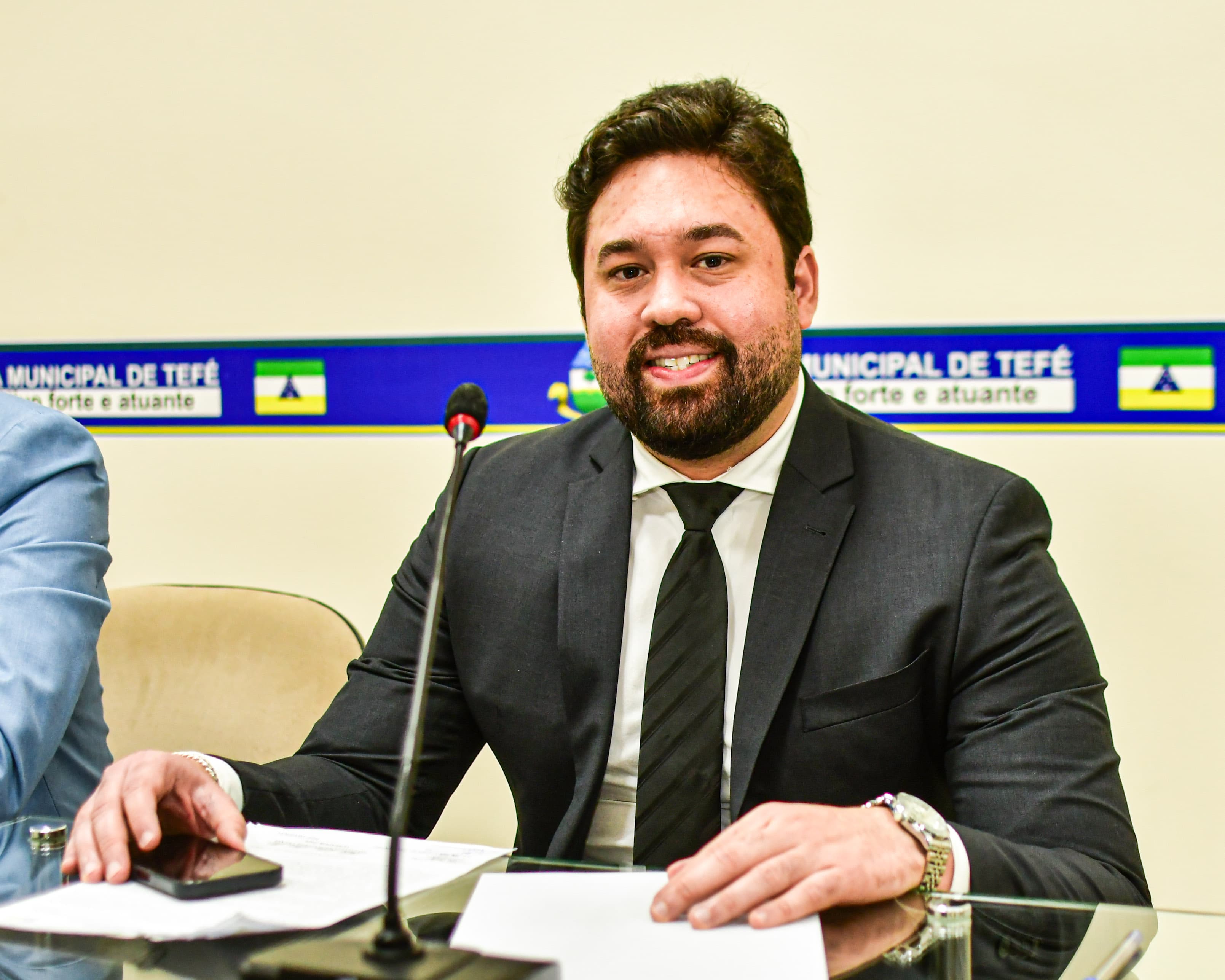 Caminho seguro: Vereador Paulo Celani solicita recuperação de calçada no trecho da Estrada do Aeroporto.
