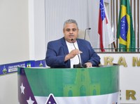 Da madeira ao concreto: proposta busca nova estrutura para ponte no Centro de Tefé.