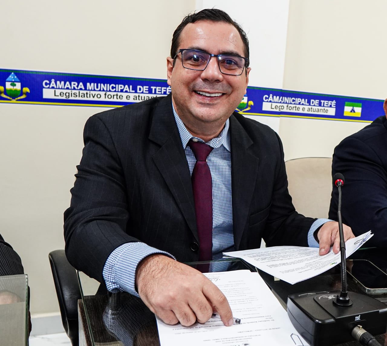 De reconhecimento se constrói história: Vereador Helinho Bessa propõe Título de Cidadão Tefeense a Saullo Vianna
