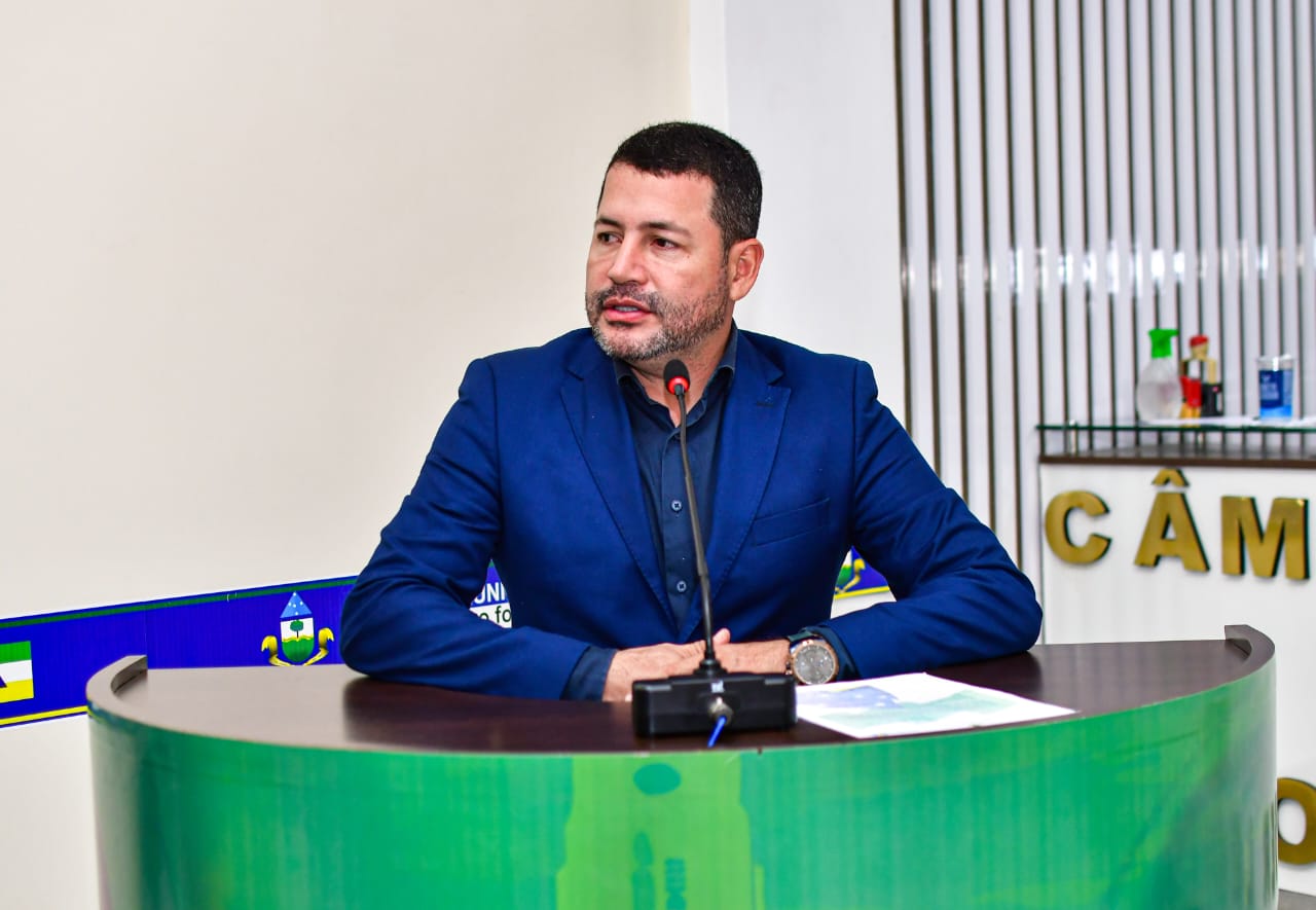 Entre a farda, a gestão e o cuidado: João Paulo propõe título de Cidadão Tefeense a Wladimir Lyra, ex-diretor do Hospital Regional.