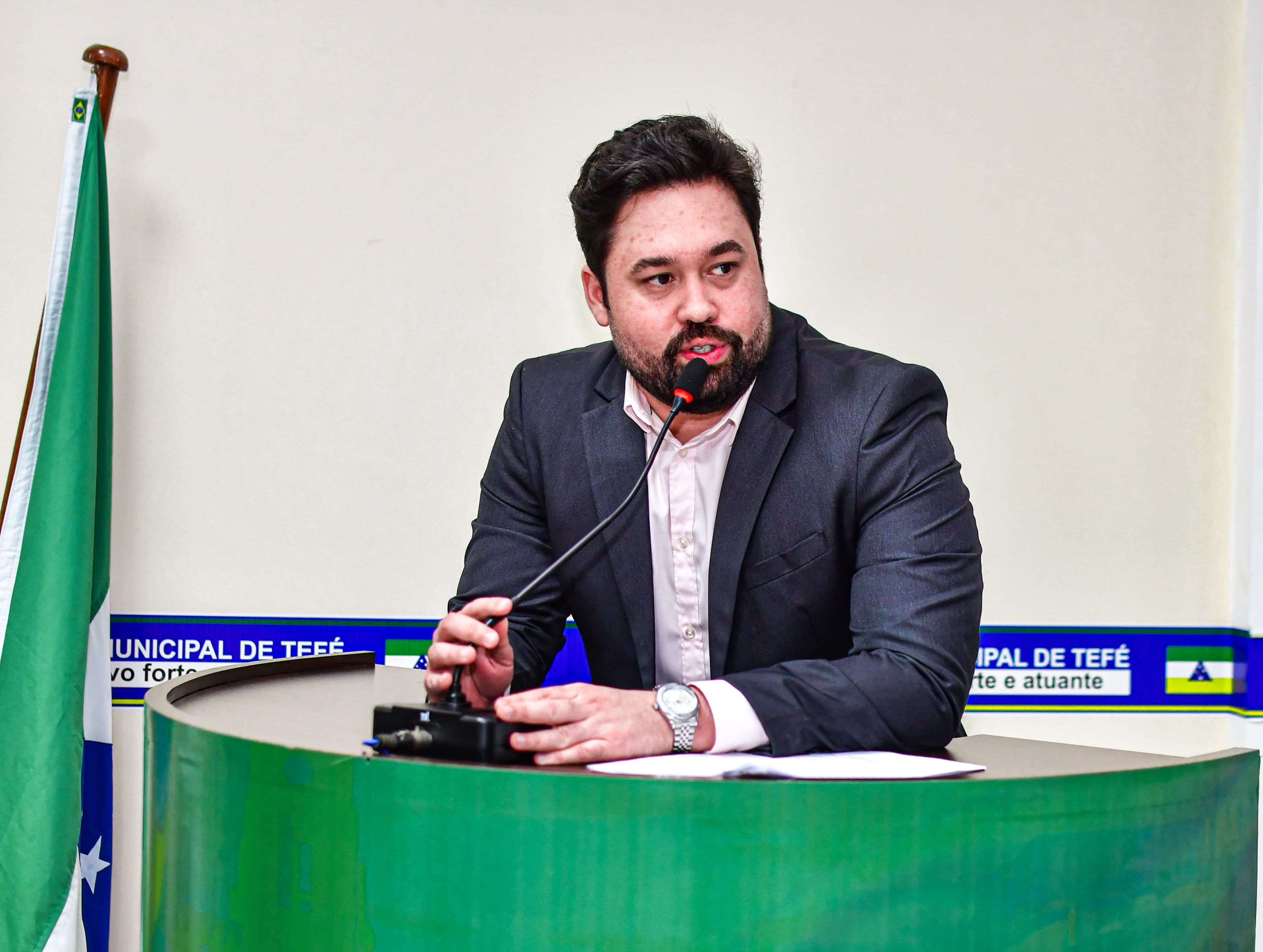 Entre dois bairros, um pedido por segurança: escadaria vira pauta na Câmara.