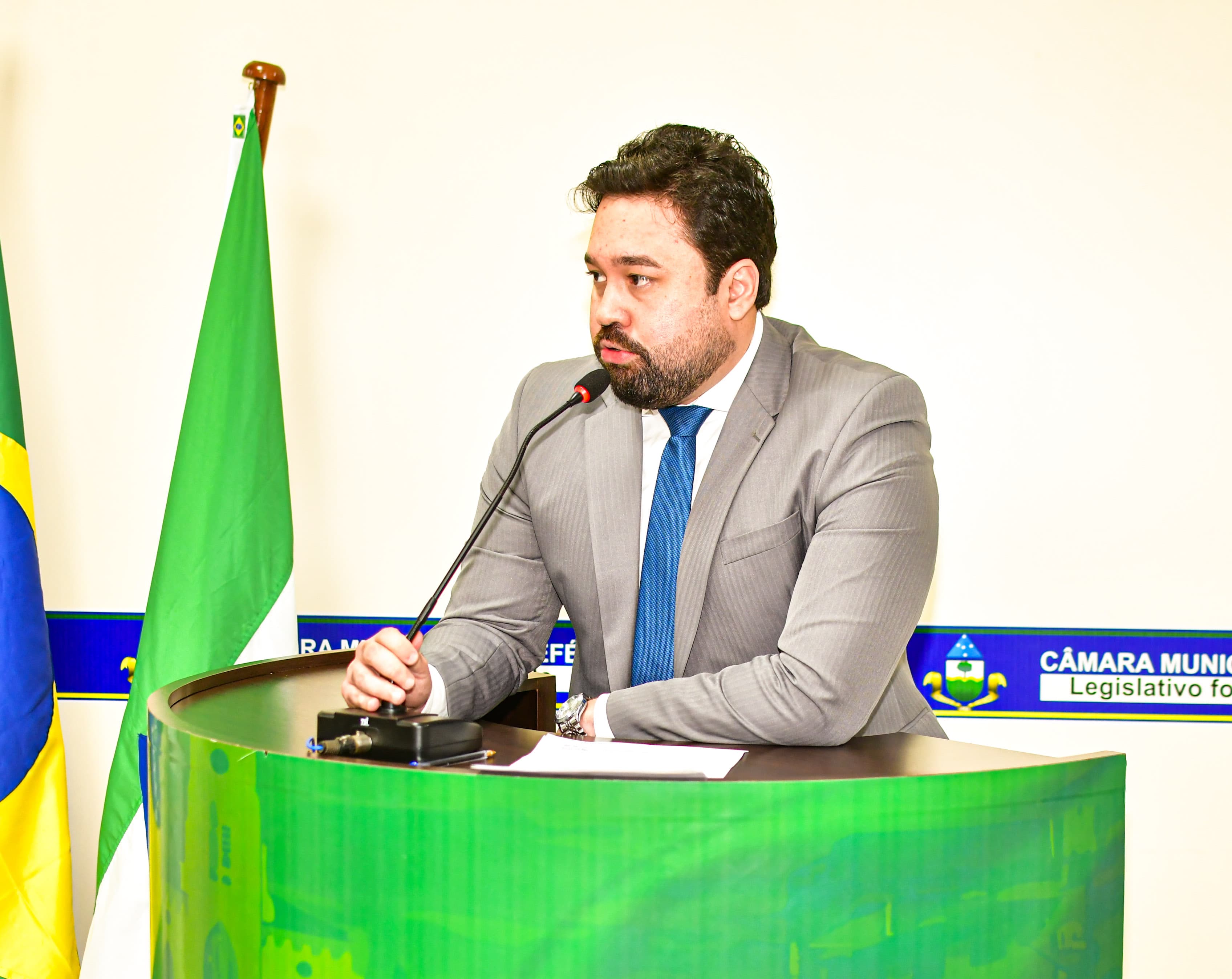 Escada de acesso ao porto do Igarapé do Miriti é tema de requerimento aprovado na Câmara.