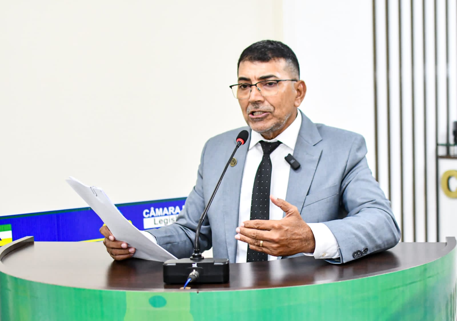 Inclusão digital em pauta: Vereador Francisco Carioca propõe internet via satélite para escolas do Rio Tefé