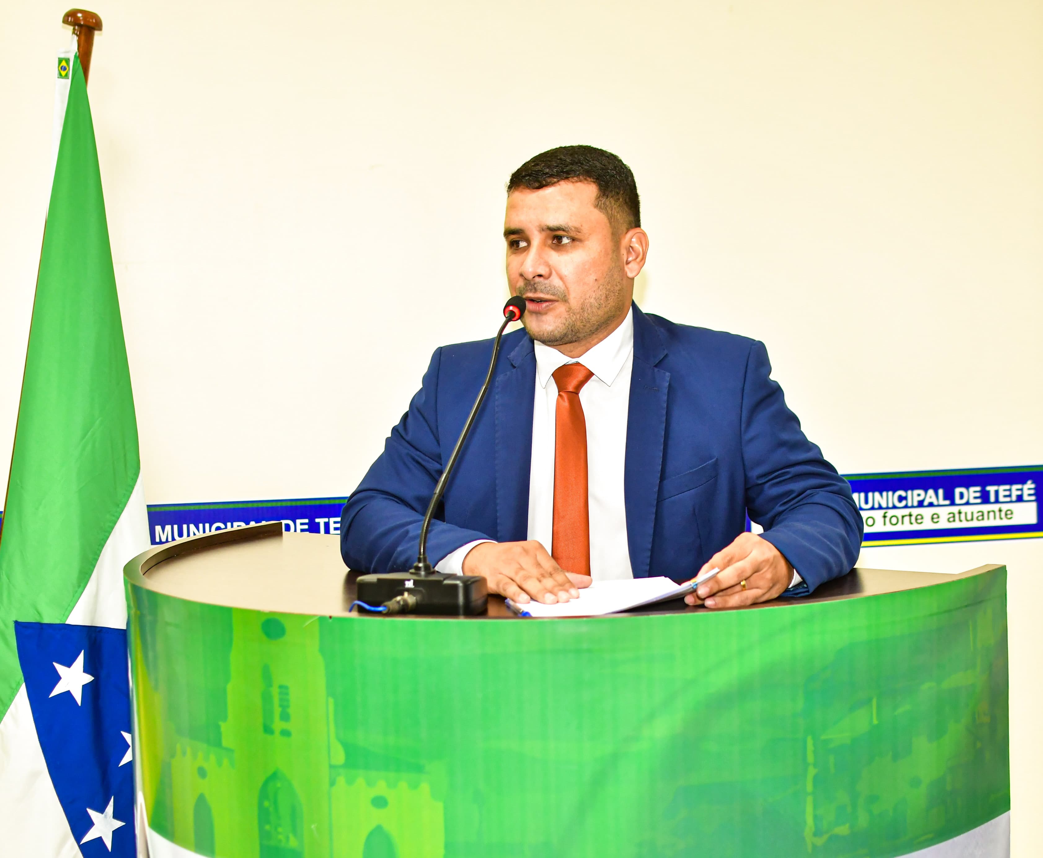 Juventude em foco: Câmara de Tefé recebe projeto que cria Programa Municipal de Primeiro Emprego.