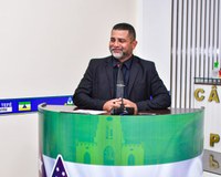 Palavras firmes, chão novo: Luri propõe asfalto para a Rua Castro Alves, no Santo Antônio.