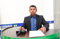 Podagem de árvores próximas à Praça Túlio Azevedo é requerimento do Vereador Manuel Situba.