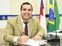 Reparos na via pública da Rua Espírito Santo é pedido do Vereador Helinho Bessa.