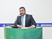 Segurança em cada passo: pedido propõe corrimão na escada de acesso ao porto da Escola Padre Quintino.