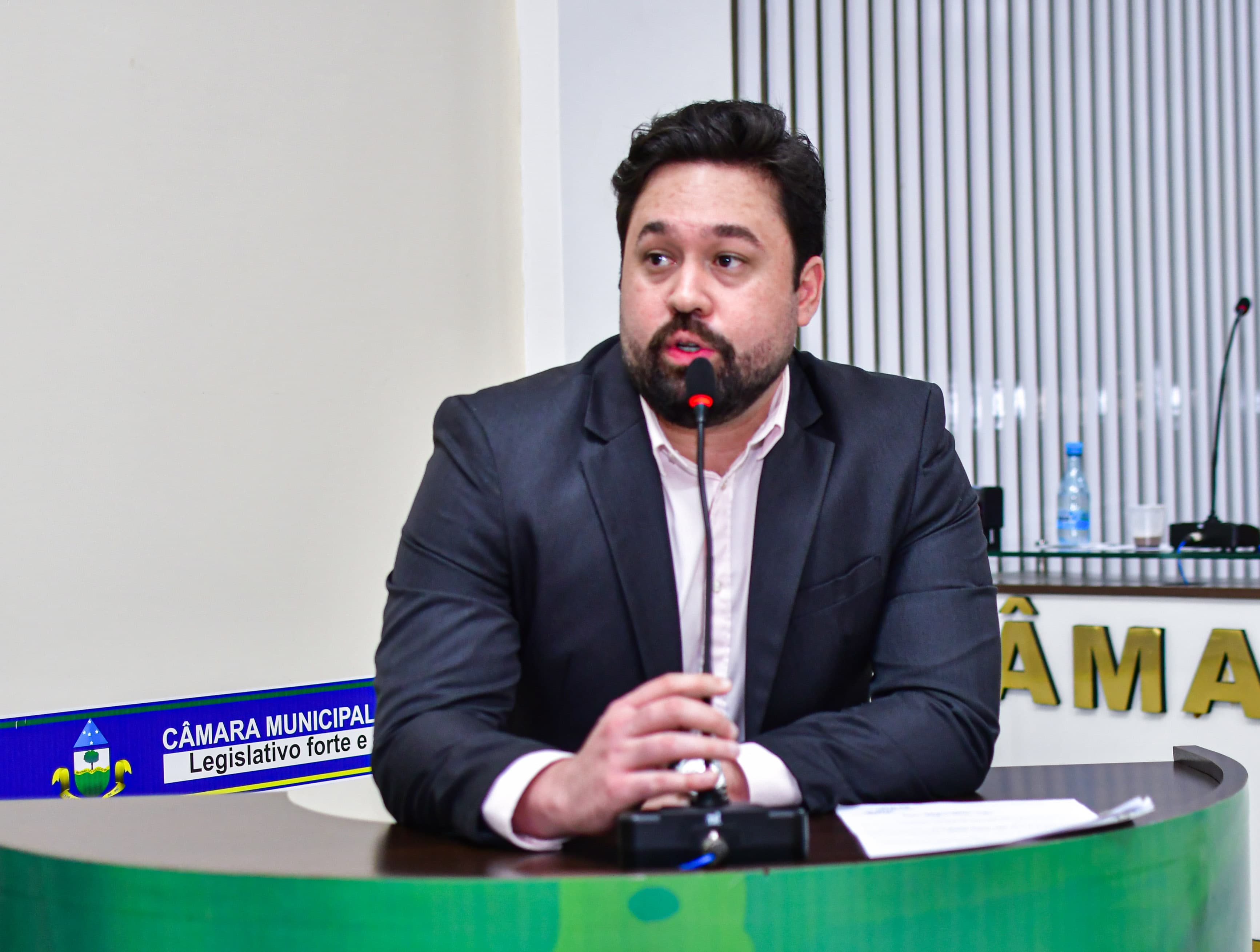 Vereador Paulo Celani pede reforma da caixa d’água da Escola Walter Cabral.