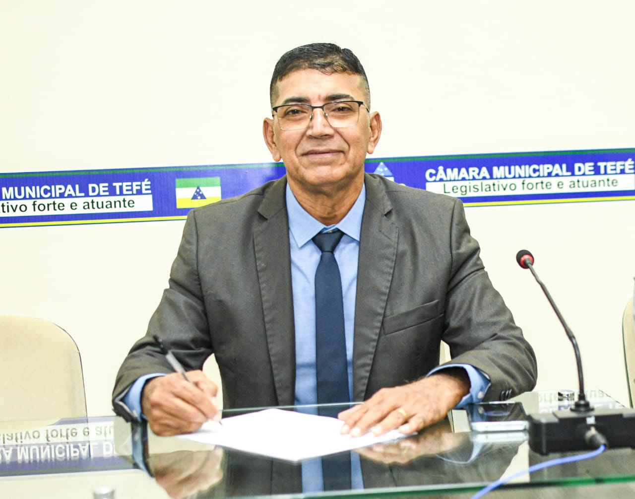 Vereador Francisco Carioca solicita doação de triciclos para comunitários envolvidos na produção de farinha no Rio Tefé.