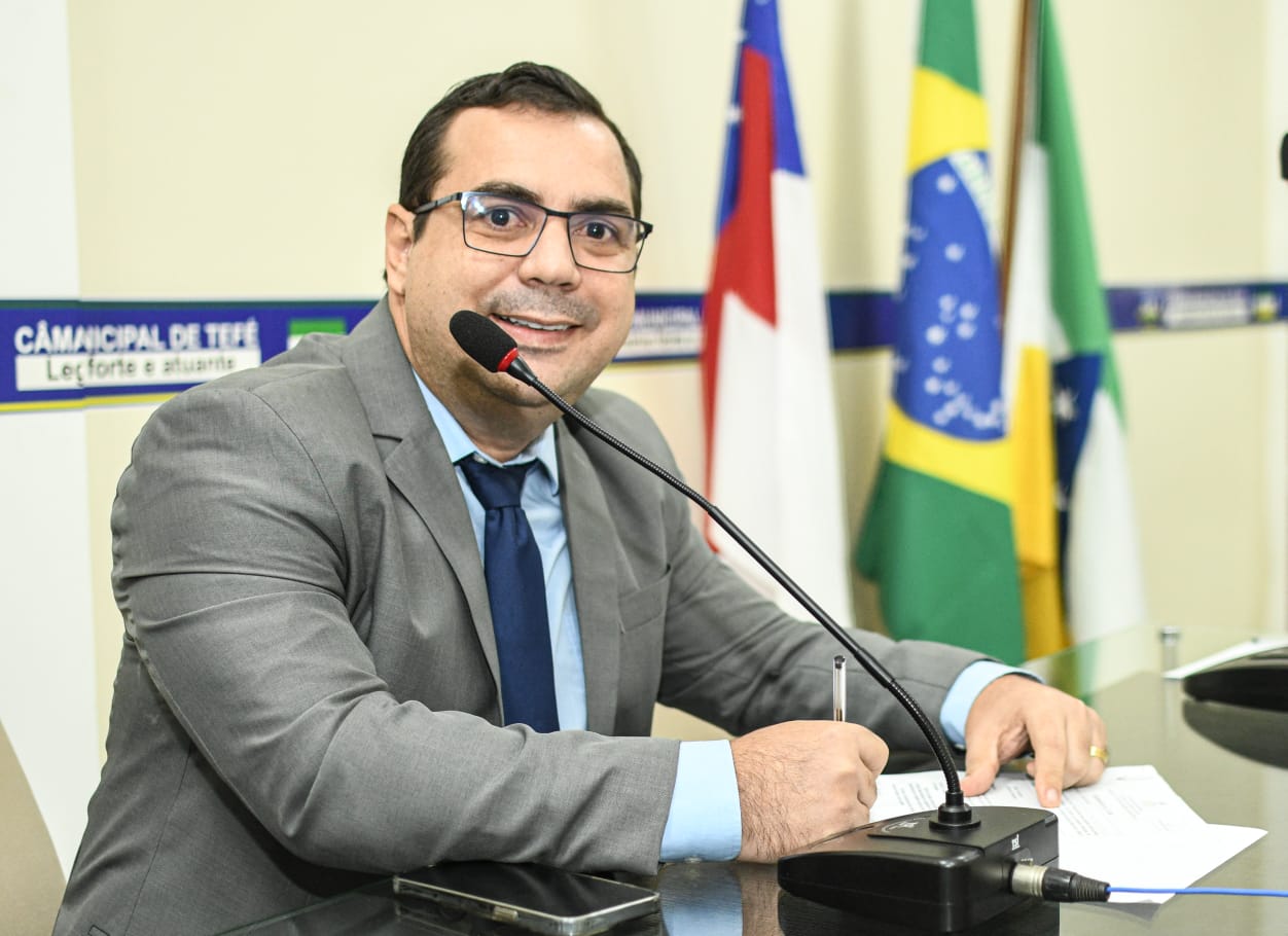 Vereador Helinho Bessa solicita pavimentação e iluminação da Rua Luciane Coca no Bairro Zé Gadanha