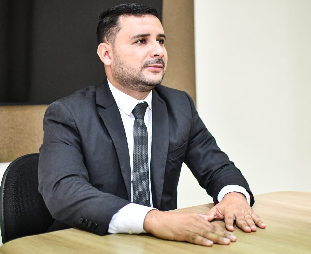 Vereador Marcelo Macedo requer novo aparelho de Raio-X do Hospital Regional de Tefé.