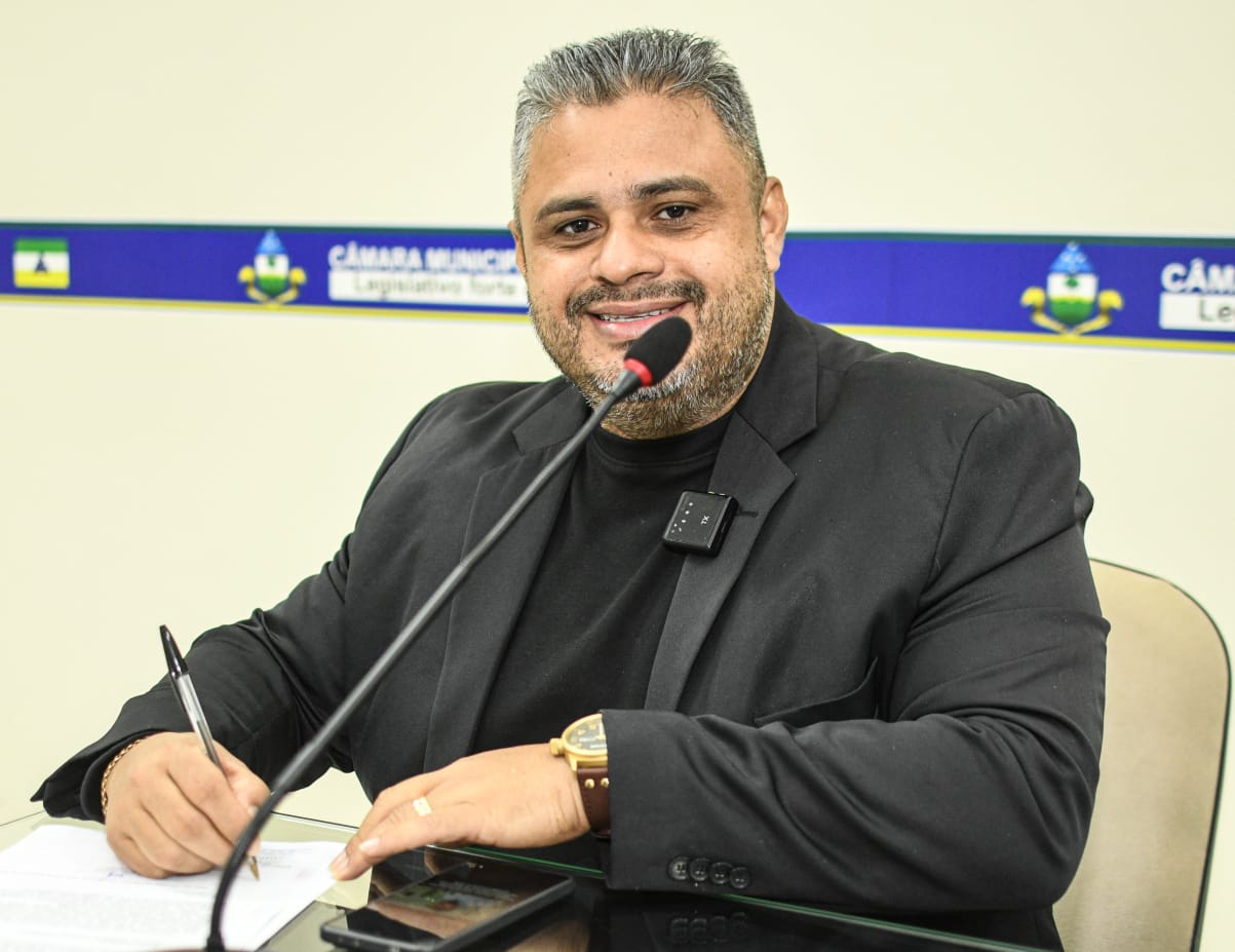 Vereador Missionário Daniel solicita limpeza do córrego da Rua das Flores