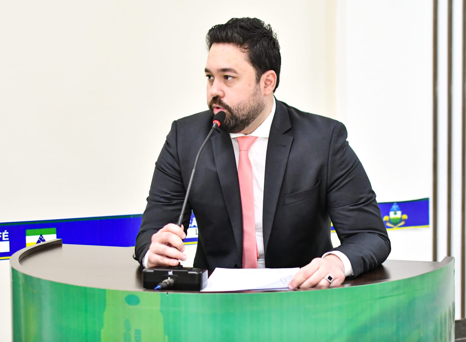 Vereador Paulo Celani solicita recuperação e asfaltamento de vias no bairro Nova Esperança.