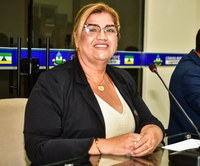 Voz do asfalto: Cláudia Marreira pede atenção à infraestrutura das Ruas Tancredo Neves e Raimundo Coelho.